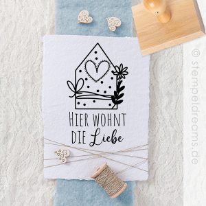 Hier wohnt die Liebe | Holzstempel mit niedlichem Hausmotiv | Motiv: 1251