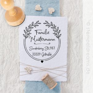 Individueller Textstempel – Naturdesign mit Herz & Zweigen – Personalisierter Holzstempel -Motiv: 1434