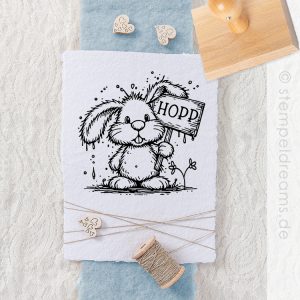 Lustiger Hase mit „Hopp“-Schild – Stempel für fröhliche Bastelideen  | Holzstempel ab 2 cm x 2 cm  | Motiv 1517