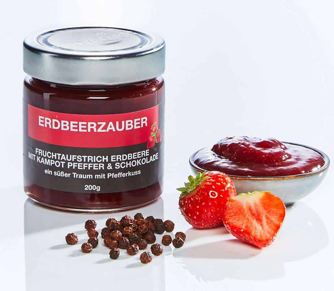 Fruchtaufstrich Erdbeere (200g) mit rotem Kampot Pfeffer und Schokolade – Bild 2