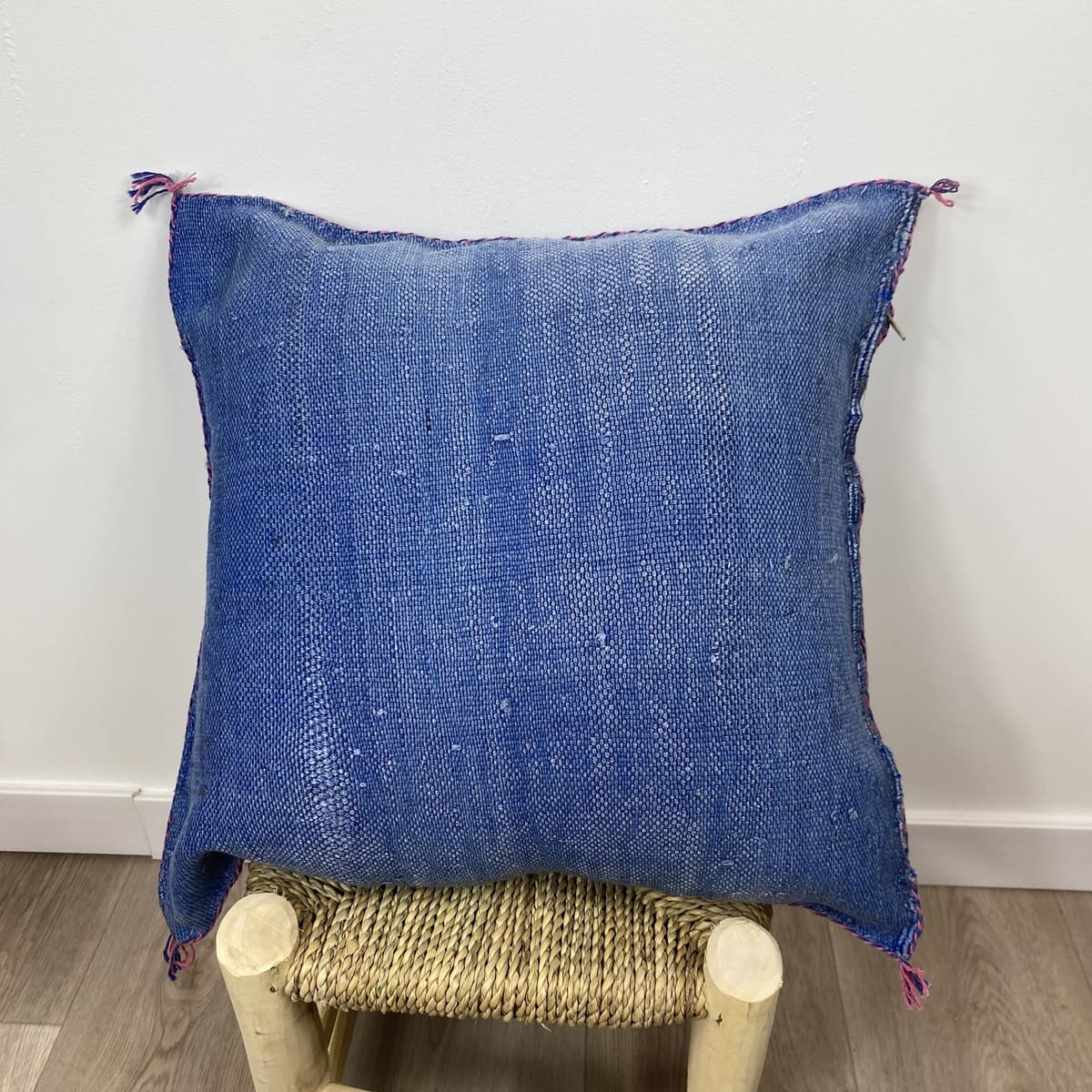 Blaues Kaktus-Seidenkissen 50x50 | Sabra Cushions – Bild 6